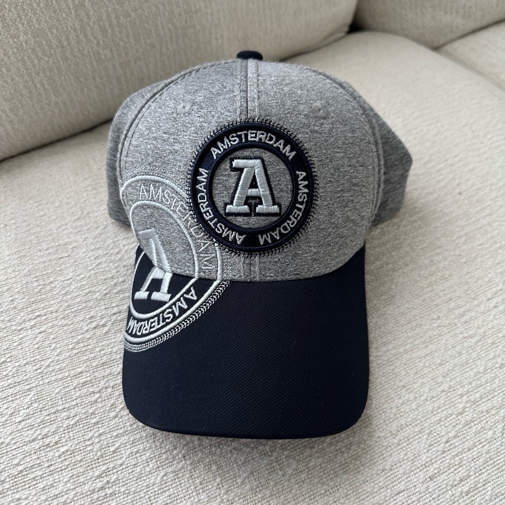NWOT Robin Ruth Amsterdam Gray & Black Cap.